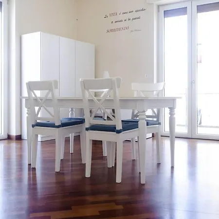 - Spazioso Nel Centro Di Appartement